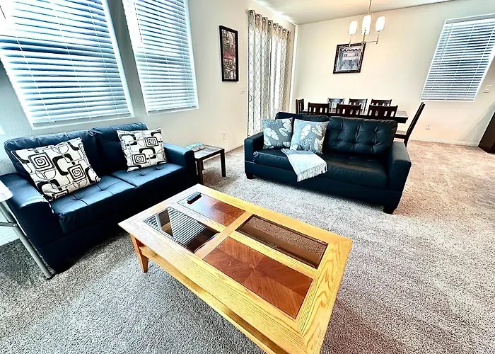 Spacious House, 5 Bedrooms, Sleeps 12, Near Las Vegas Strip And Airport